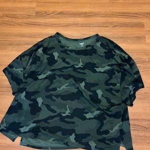 camo loose fitting cropped shirt